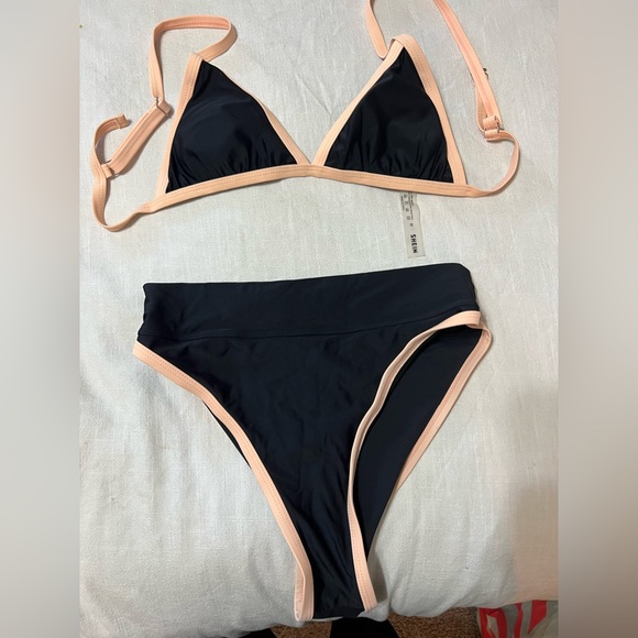SHEIN medium high waisted black and peach bikini 🫶🏻 - Picture 3 of 4